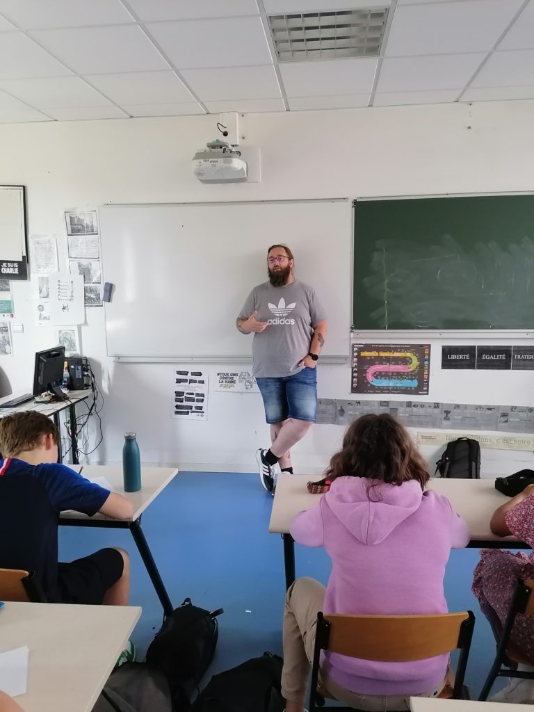 ÉDUCATION AUX MÉDIAS : Des élèves de 4e se penchent sur les addictions