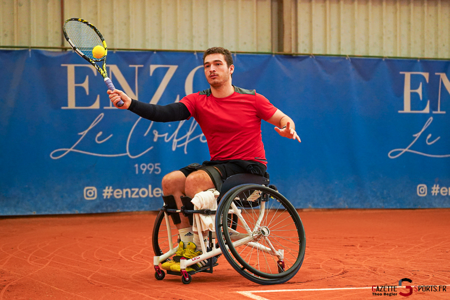 ÉDUCATION AUX MÉDIAS : DEBOUT OU EN FAUTEUIL, UNE VIE DE TENNIS POUR TIMOTHÉE